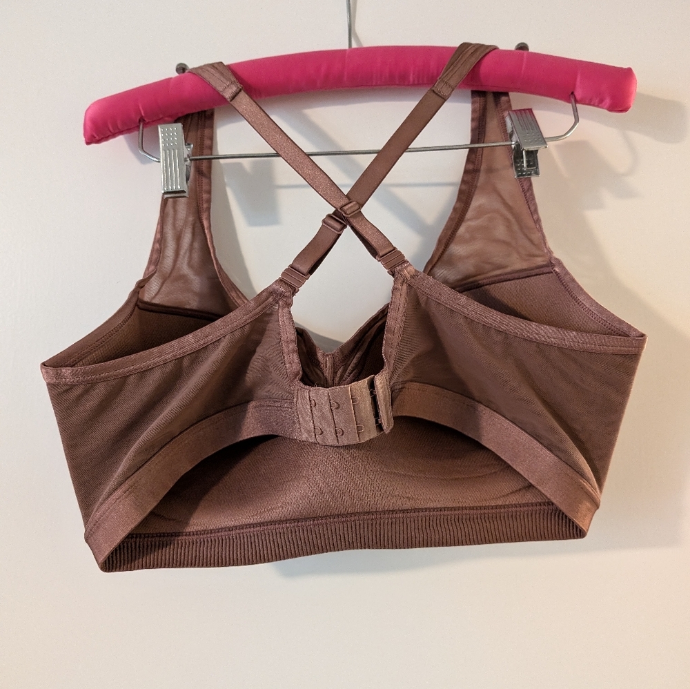Victoria's Secret Maximum Support Sports Bra View 3